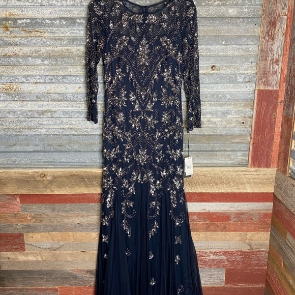 Adrianna-Papell long gown - Picture 9 of 11